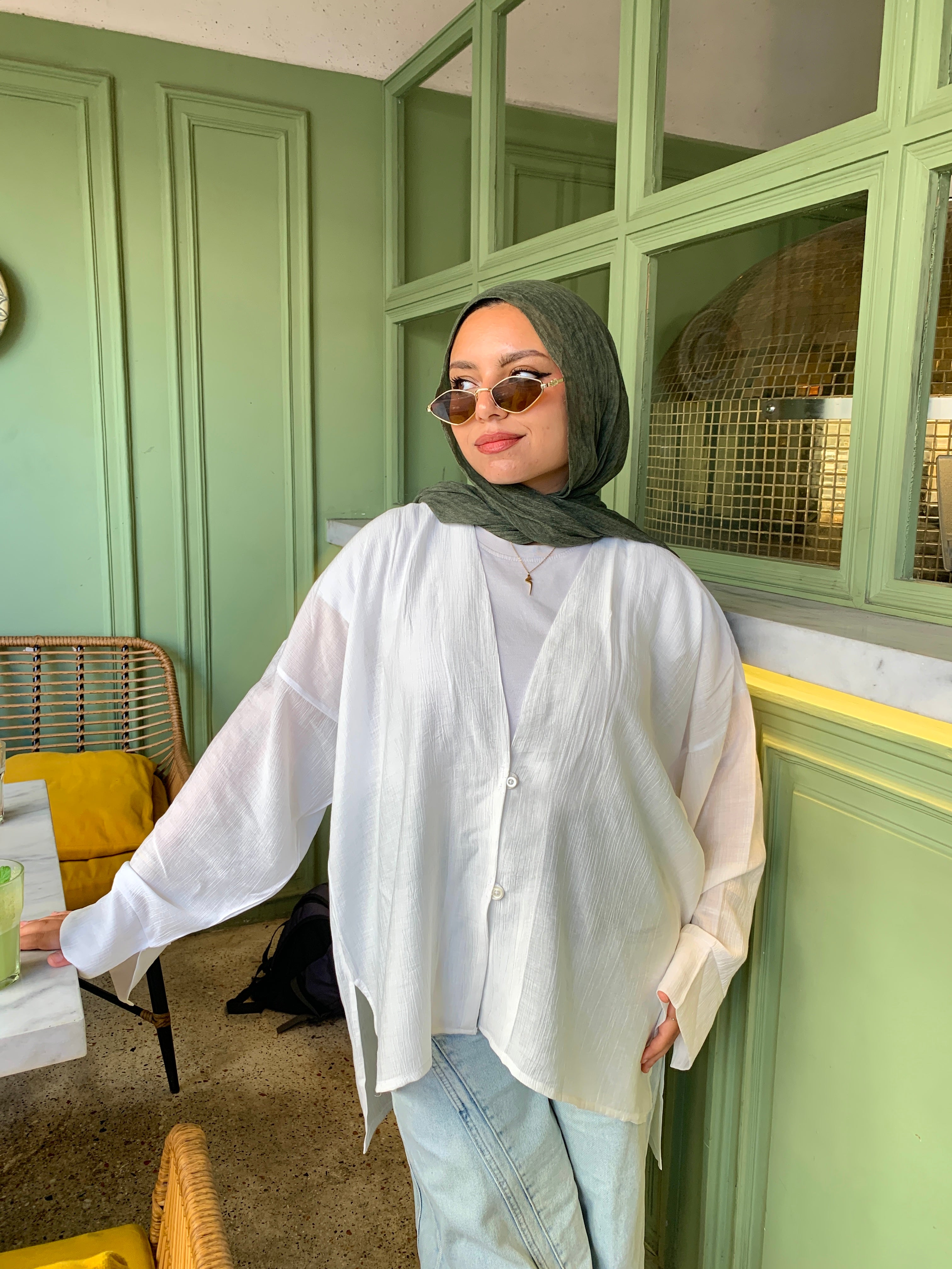 Cardy-Louse in White